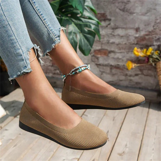 Women's knit round toe ballet flats with slip-on design and low flat sole