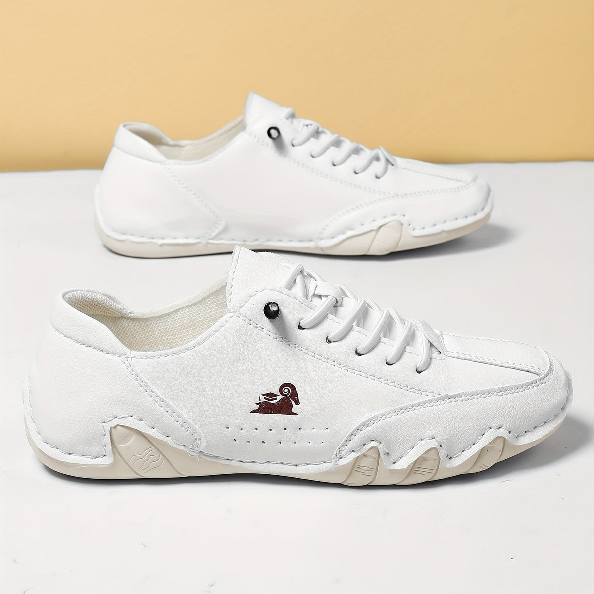 Women's low-profile lace-up trainers with rounded toes and stitched panels