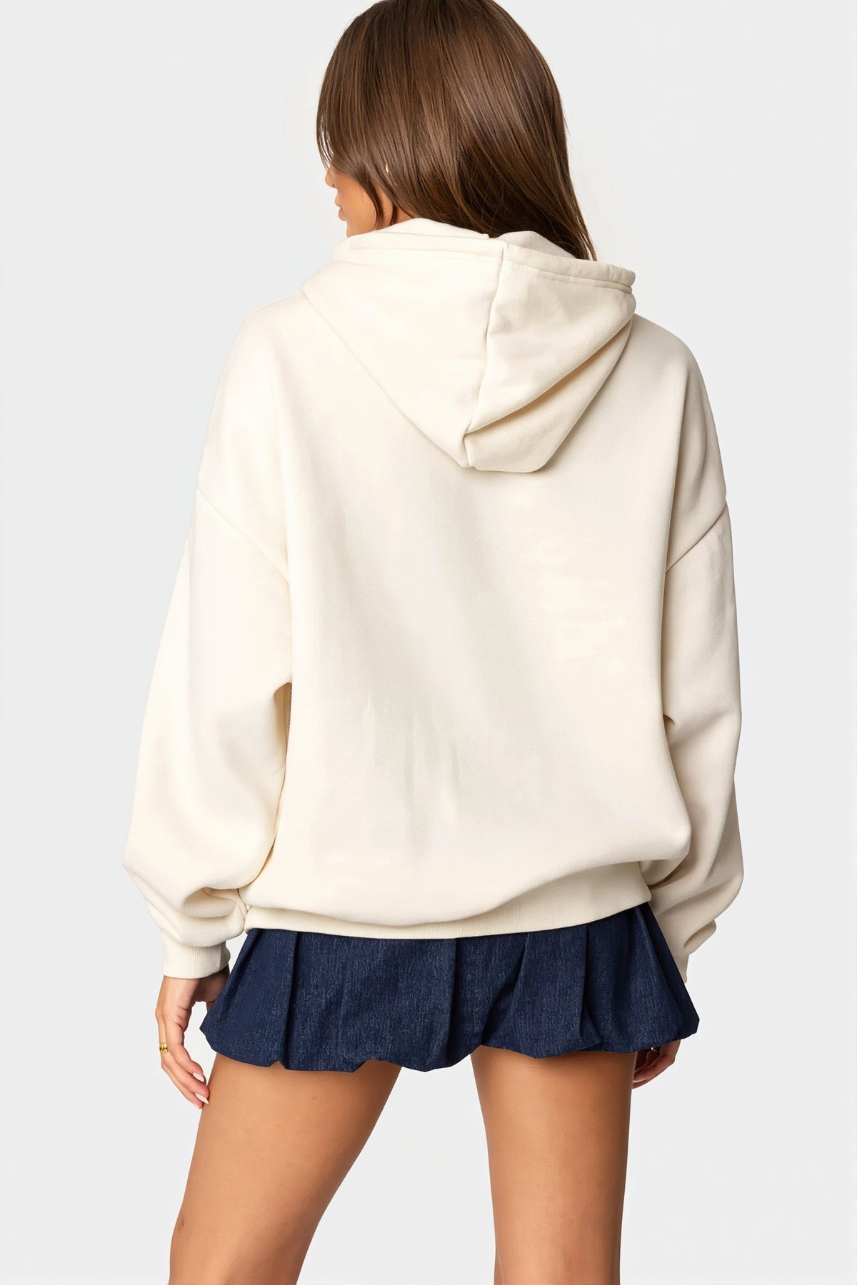 Women's oversized hooded pullover with long sleeves, pouch pocket and number graphic
