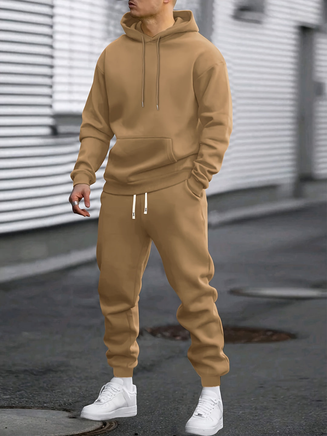 Men's hooded hoodie and jogger trousers set with drawstring details and tapered legs