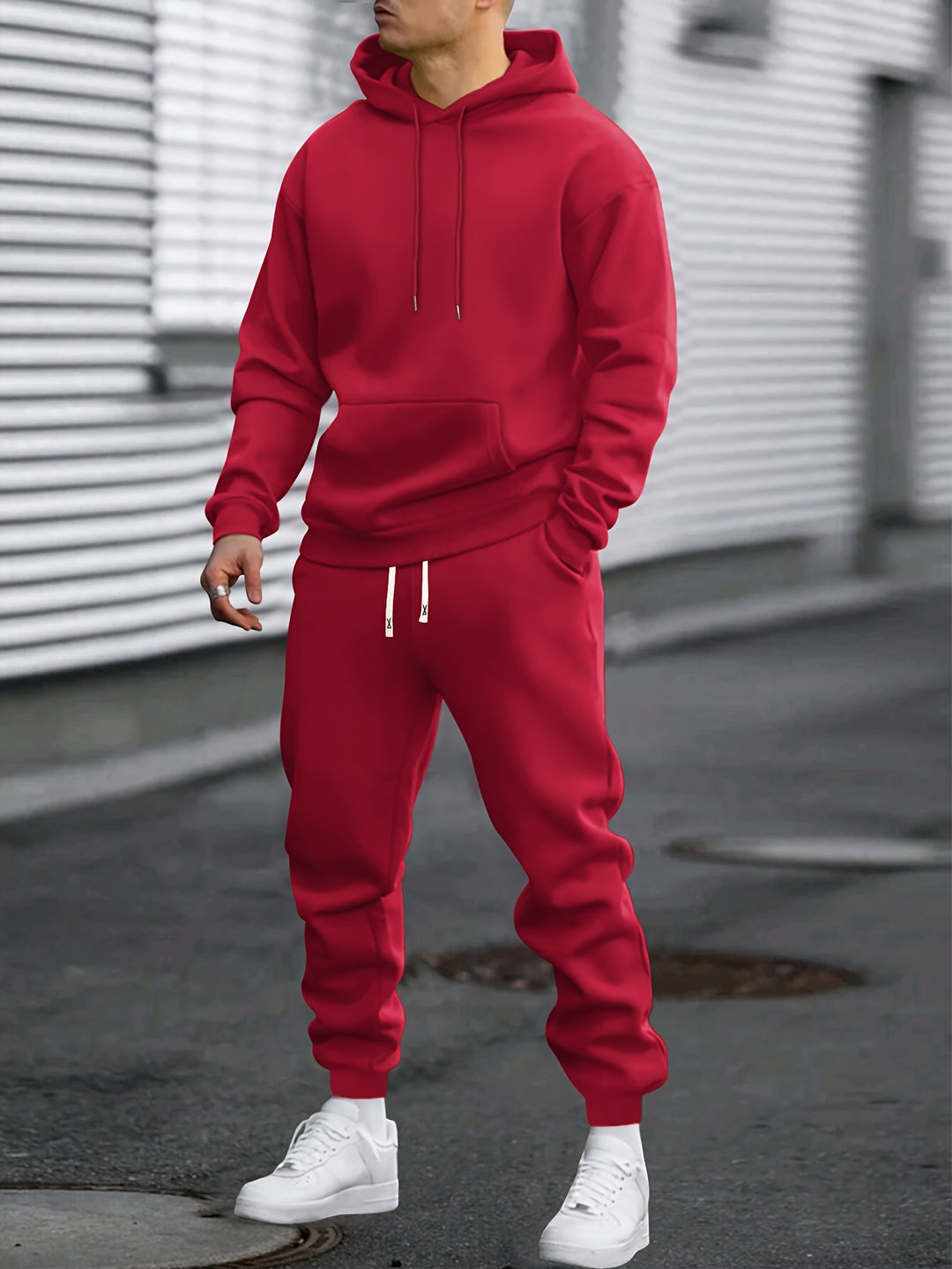 Men's hooded hoodie and jogger trousers set with drawstring details and tapered legs