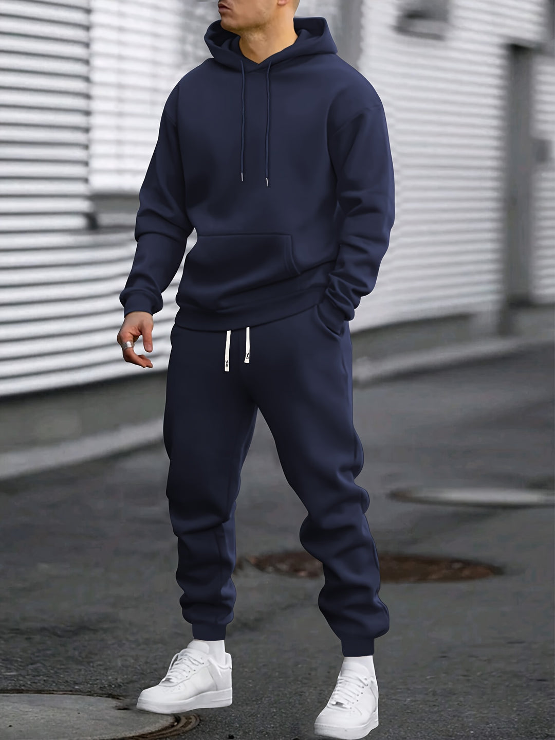 Men's hooded hoodie and jogger trousers set with drawstring details and tapered legs