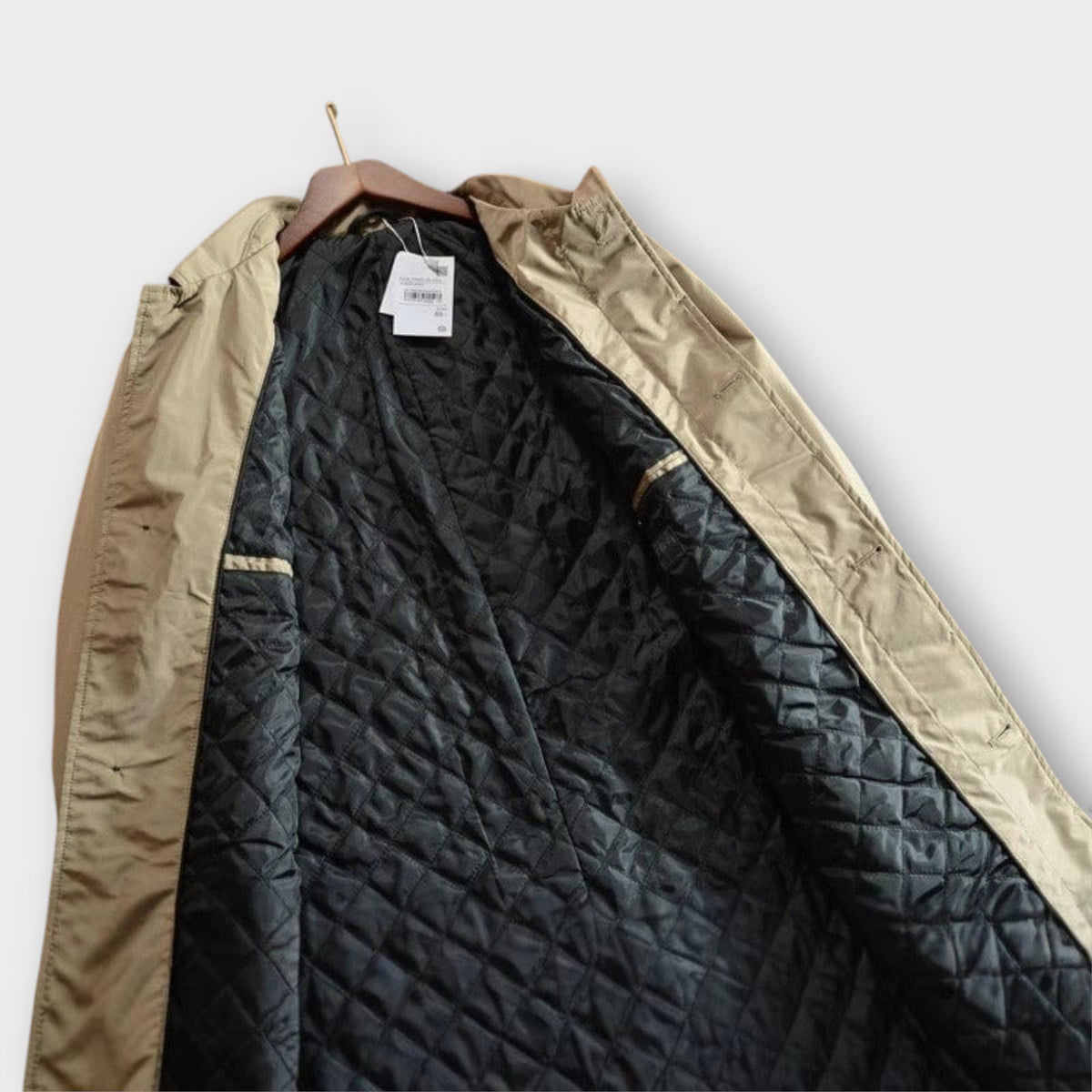 Men's single-breasted transition coat with pointed collar and button front