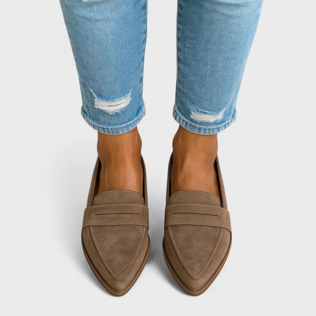Women's pointed loafers with penny strap and low heel