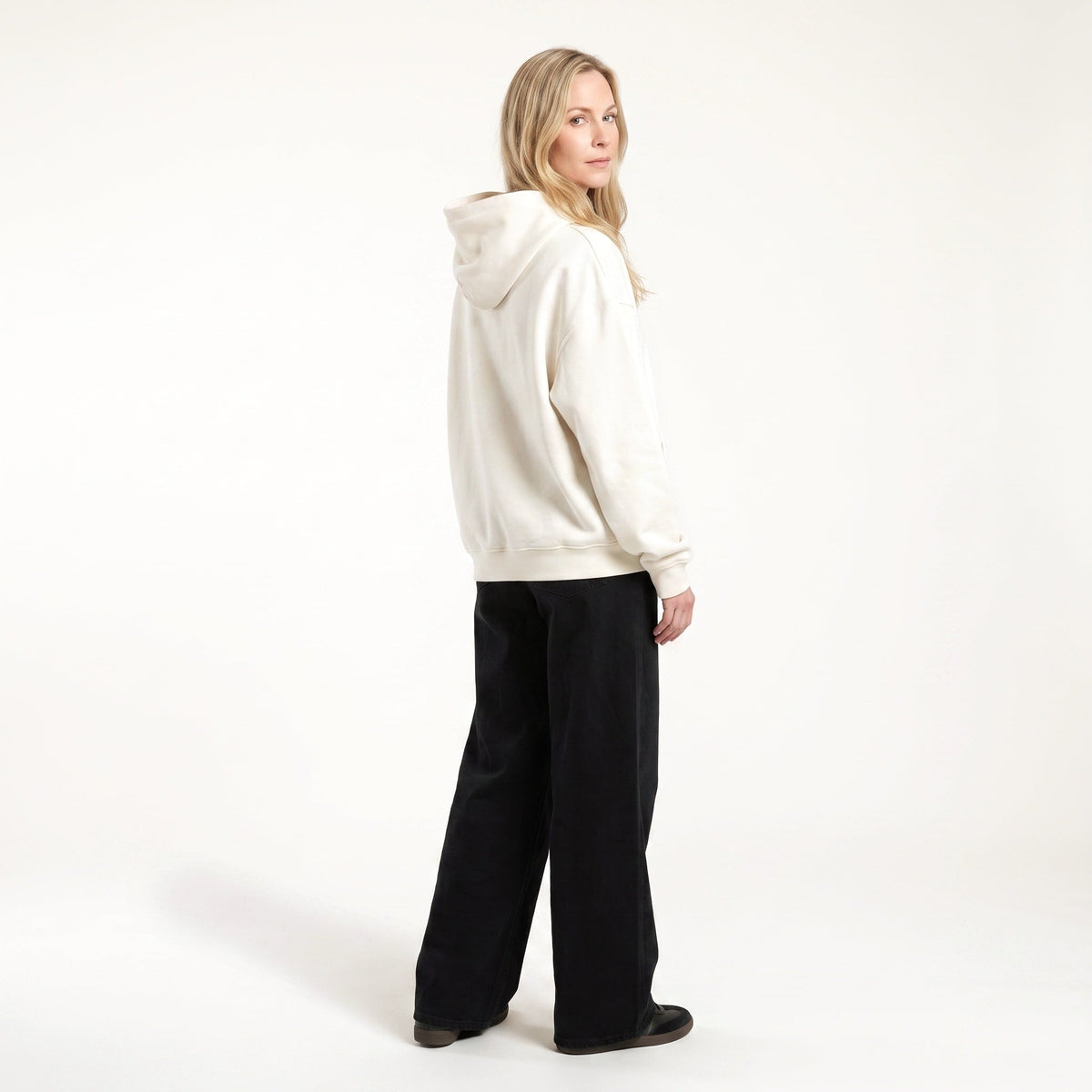 Women's oversized hooded hoodie with long sleeves and ribbed trims
