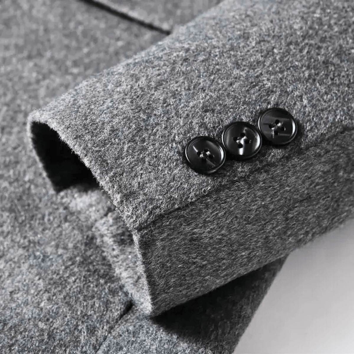 Men's tailored long coat with notched collar, button front and flap pockets