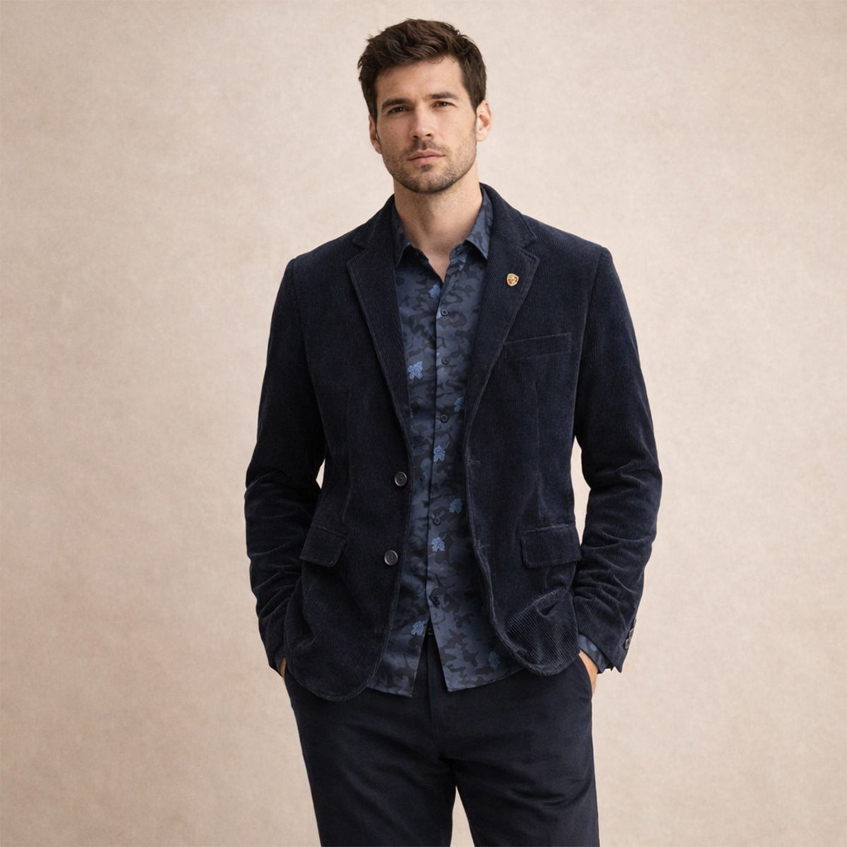 Men's corduroy blazer with notch lapels, button fastening and flap pockets