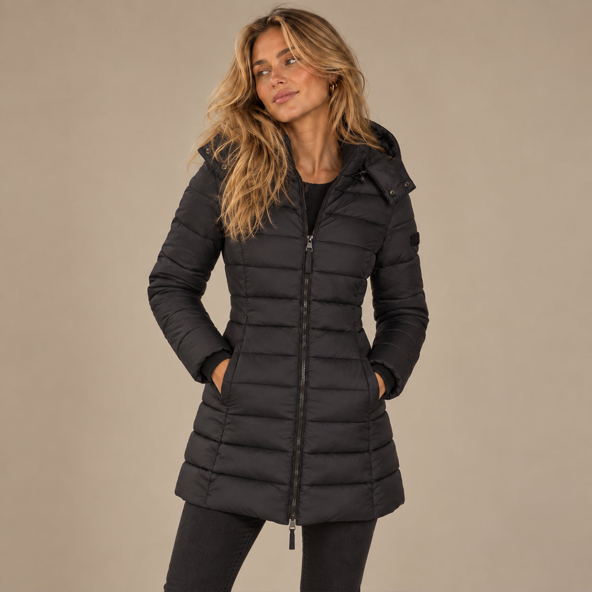 Women's hooded quilted puffer jacket with long sleeves and full zip