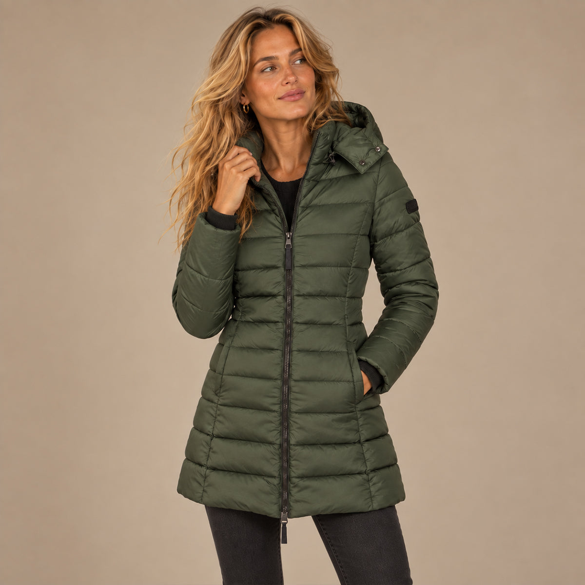 Women's hooded quilted puffer jacket with long sleeves and full zip