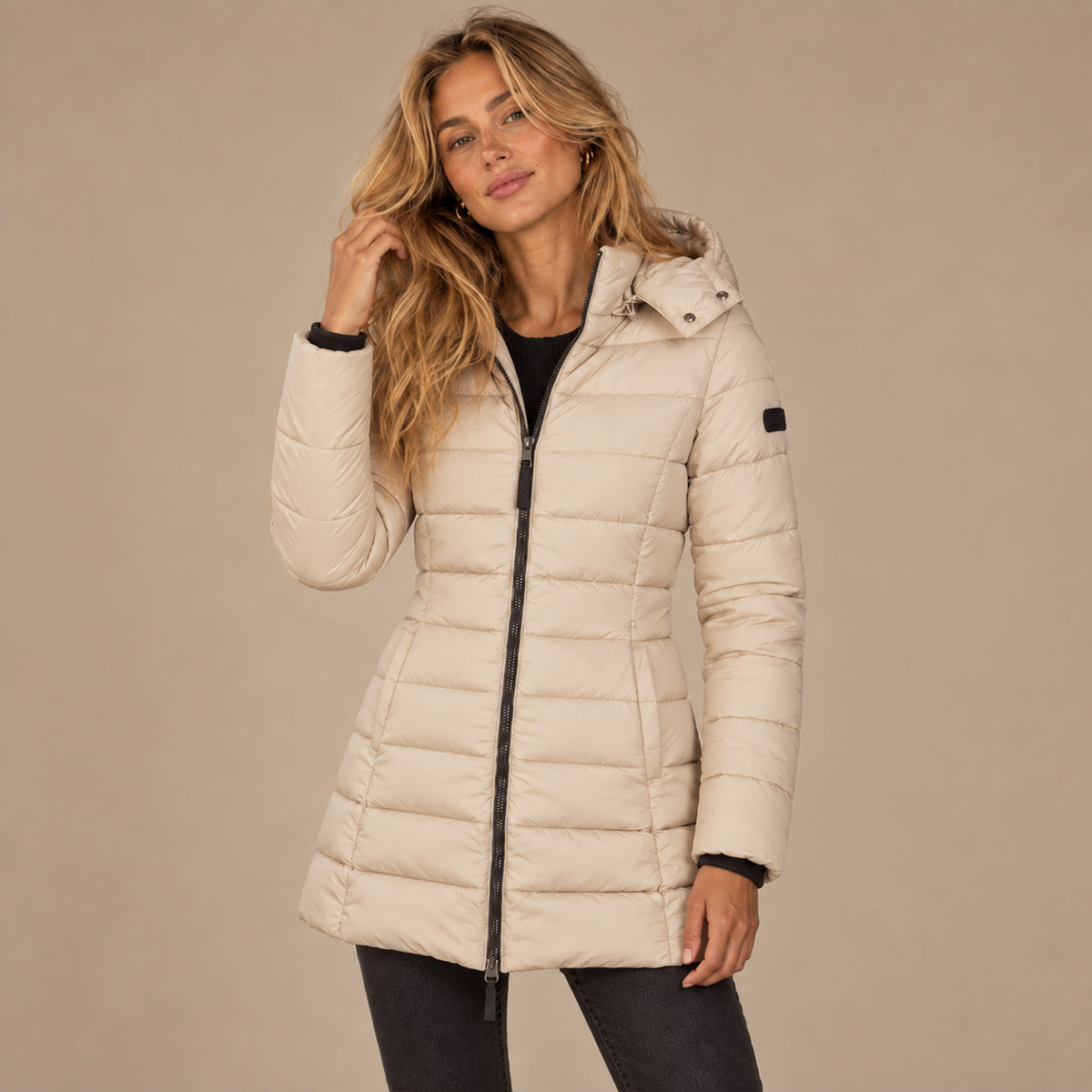 Women's hooded quilted puffer jacket with long sleeves and full zip