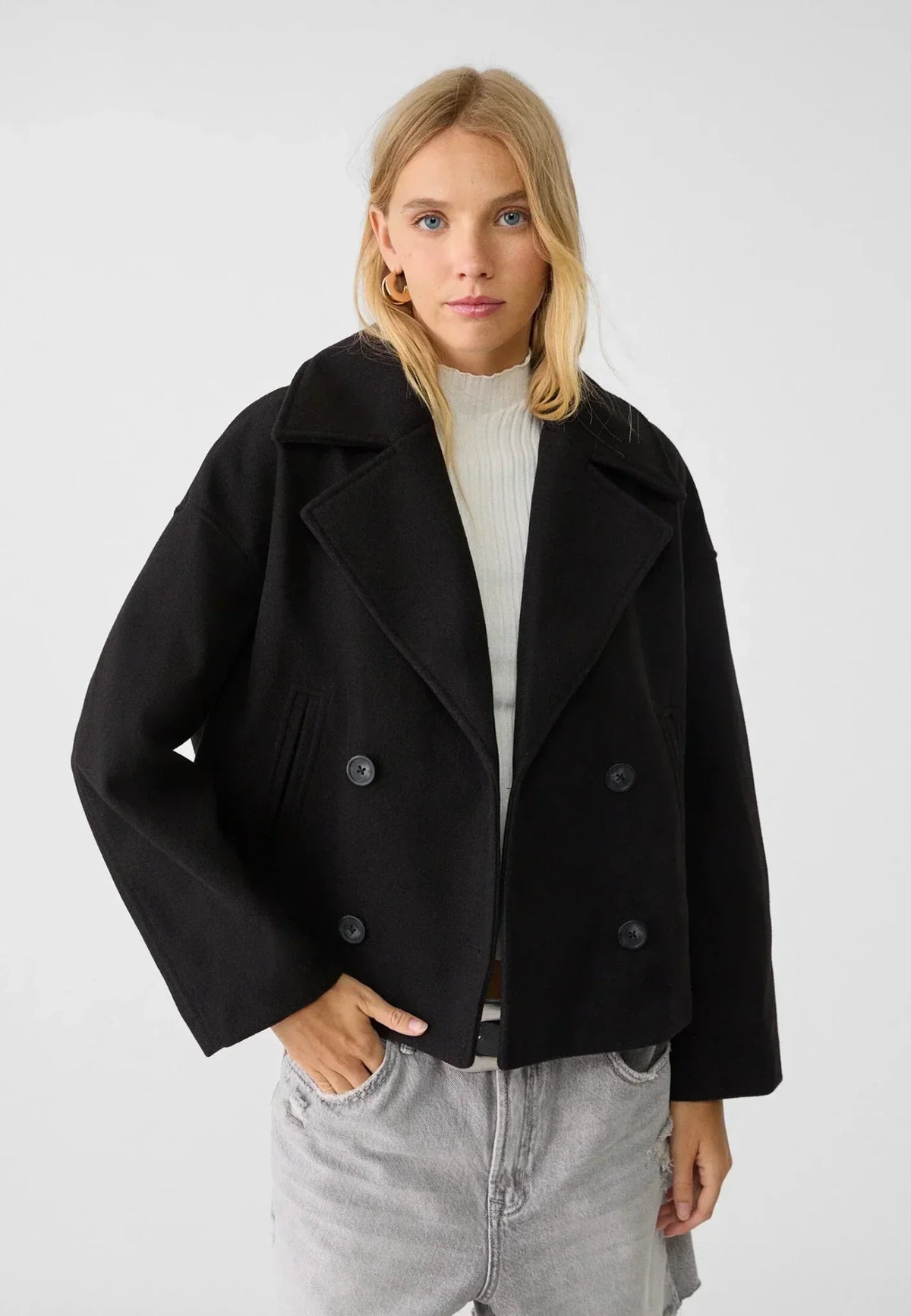 Women's cropped double-breasted jacket with wide lapels and welt pockets