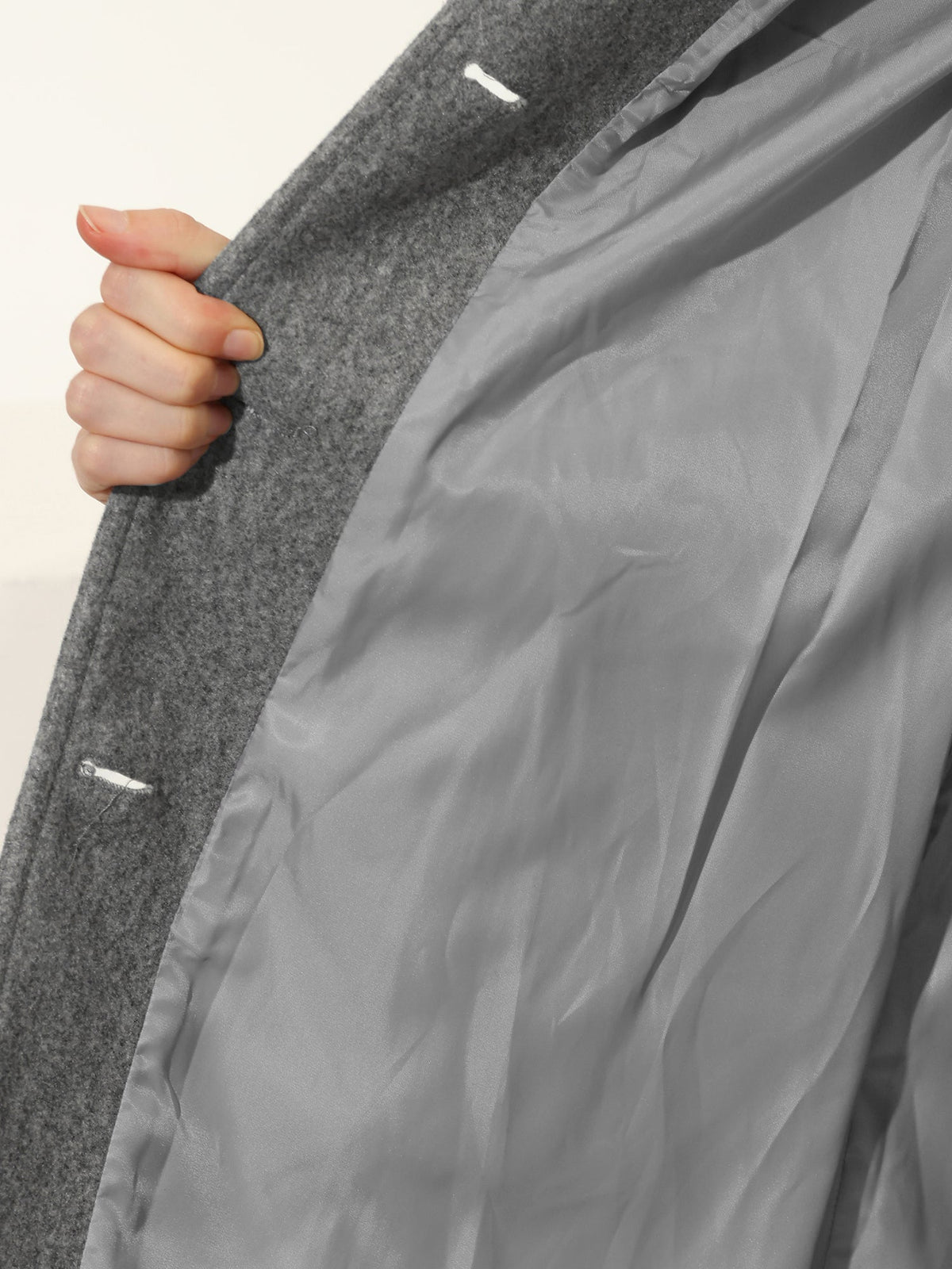 Women's tailored single-breasted trench coat with pointed collar and long sleeves