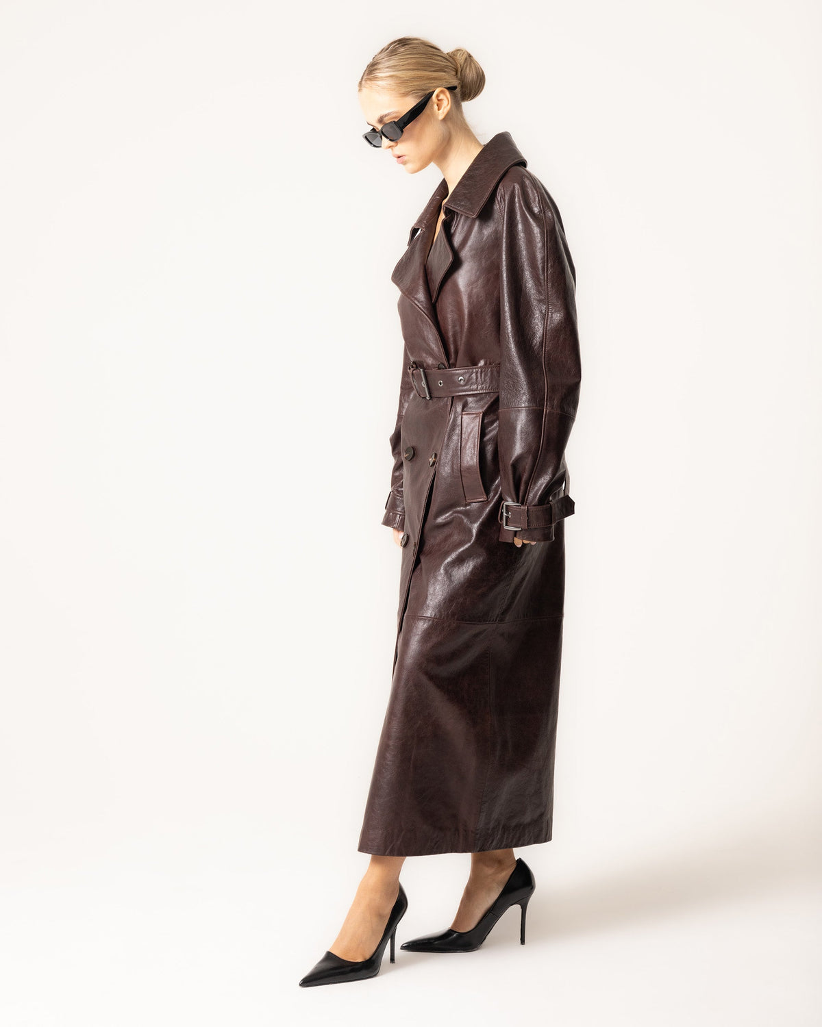 Women's brown belted trench coat with wide collar and long sleeves