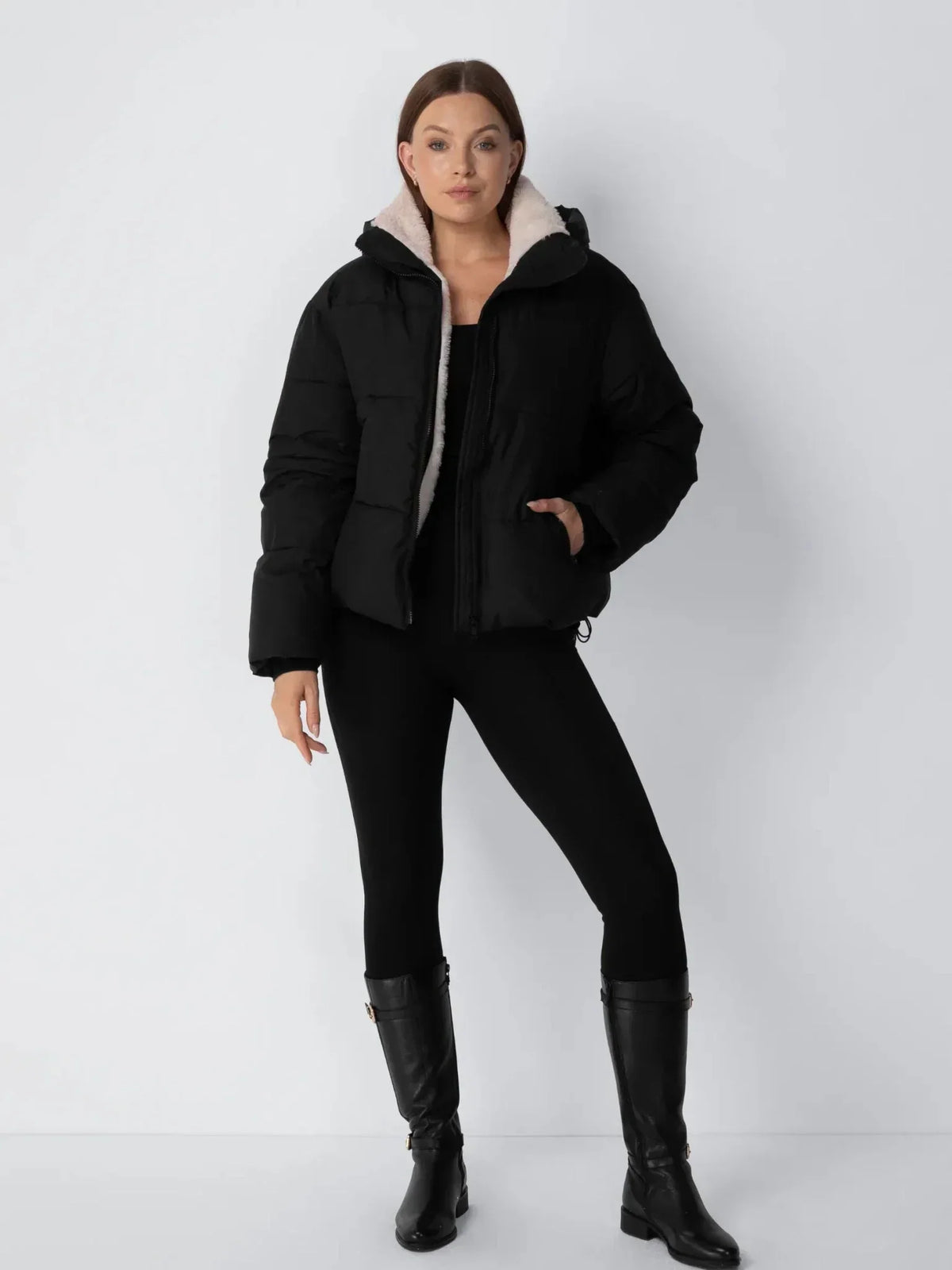 Women's cropped quilted puffer jacket with hood and faux-fur-look lining
