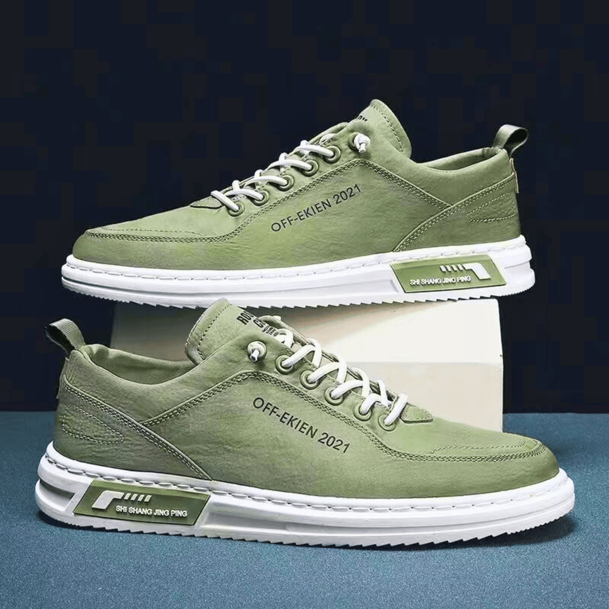 Men's low-top lace-up sneakers with stitched panels, round toes and contrasting white soles