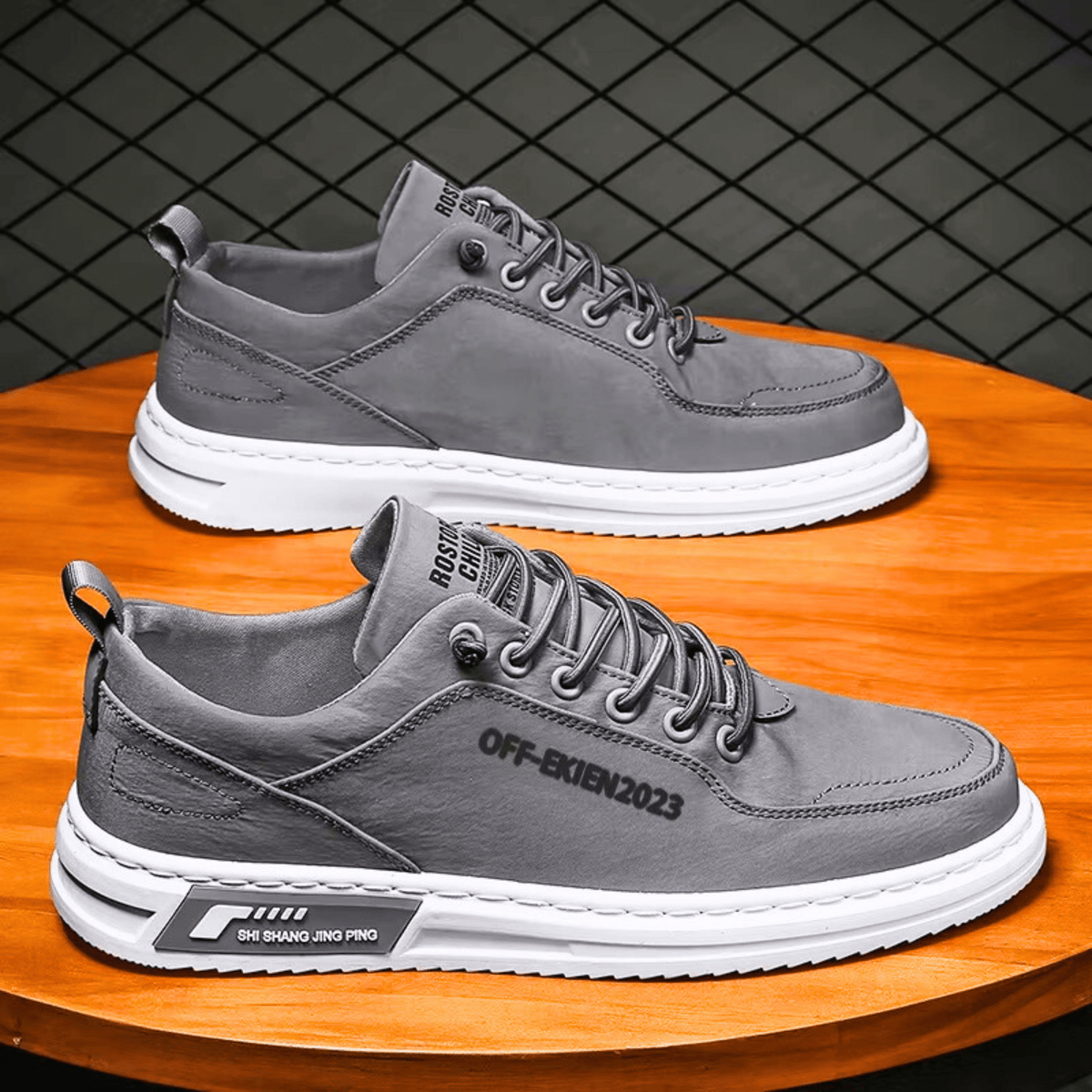 Men's low-top lace-up sneakers with stitched panels, round toes and contrasting white soles