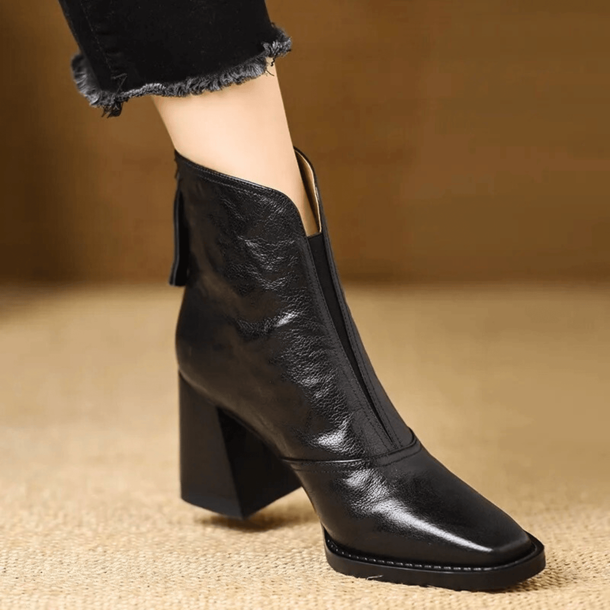 Women's ankle boots with pointed toes, elastic side panels and high block heels