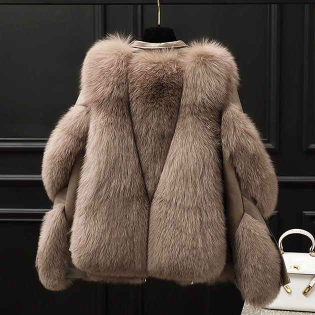 Women's cropped jacket with oversized fur collar and diagonal zip front