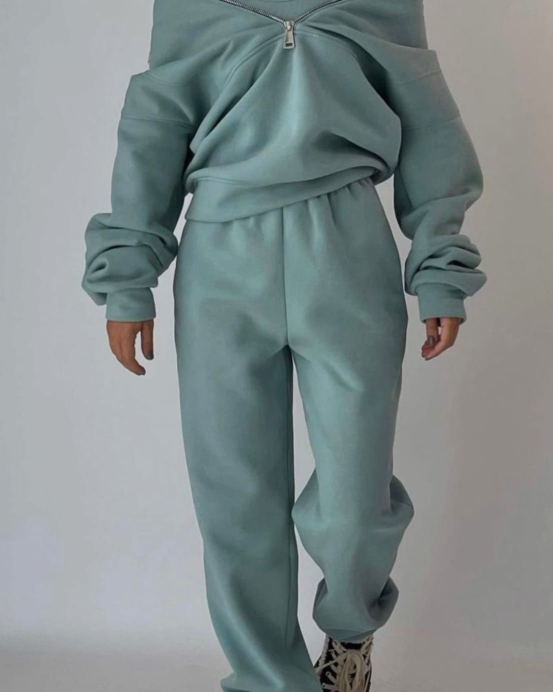 Women's cropped sweatshirt and trousers tracksuit set with raised neck and front zip