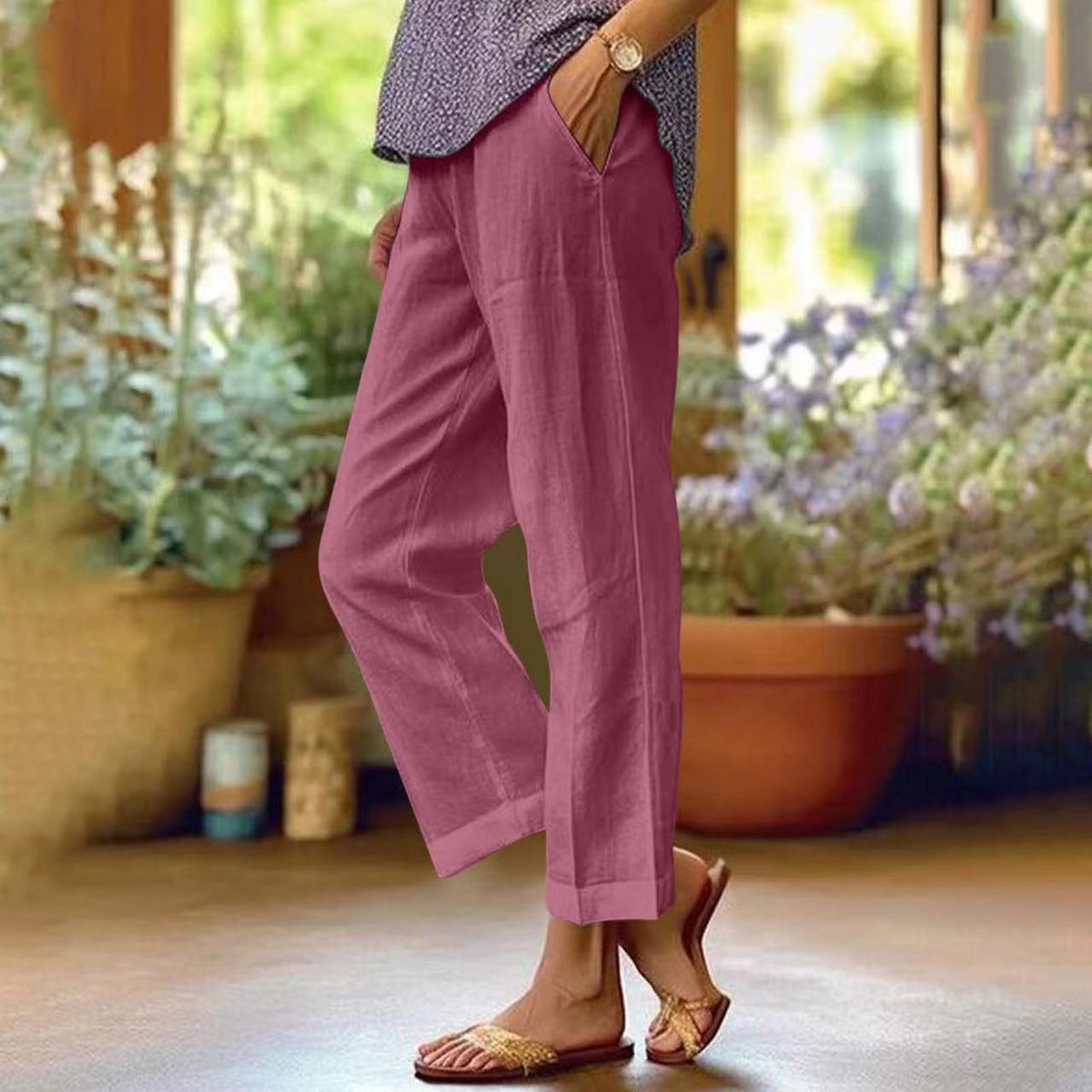 Women's cropped wide leg trousers with side pockets and cuffed hems