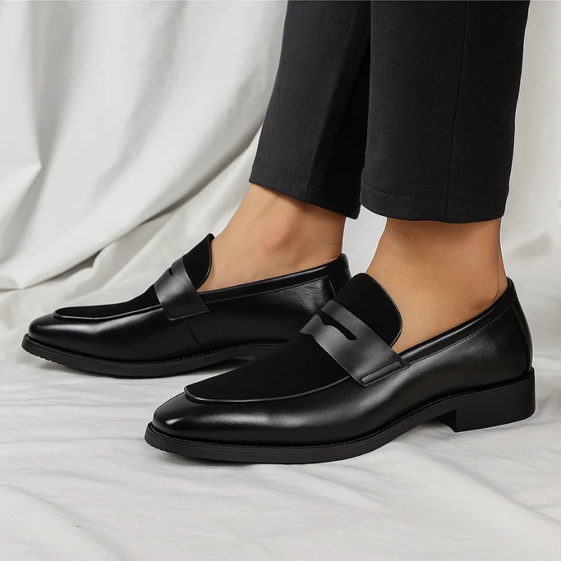 Men's penny loafer with almond toe, low heel and vamp strap