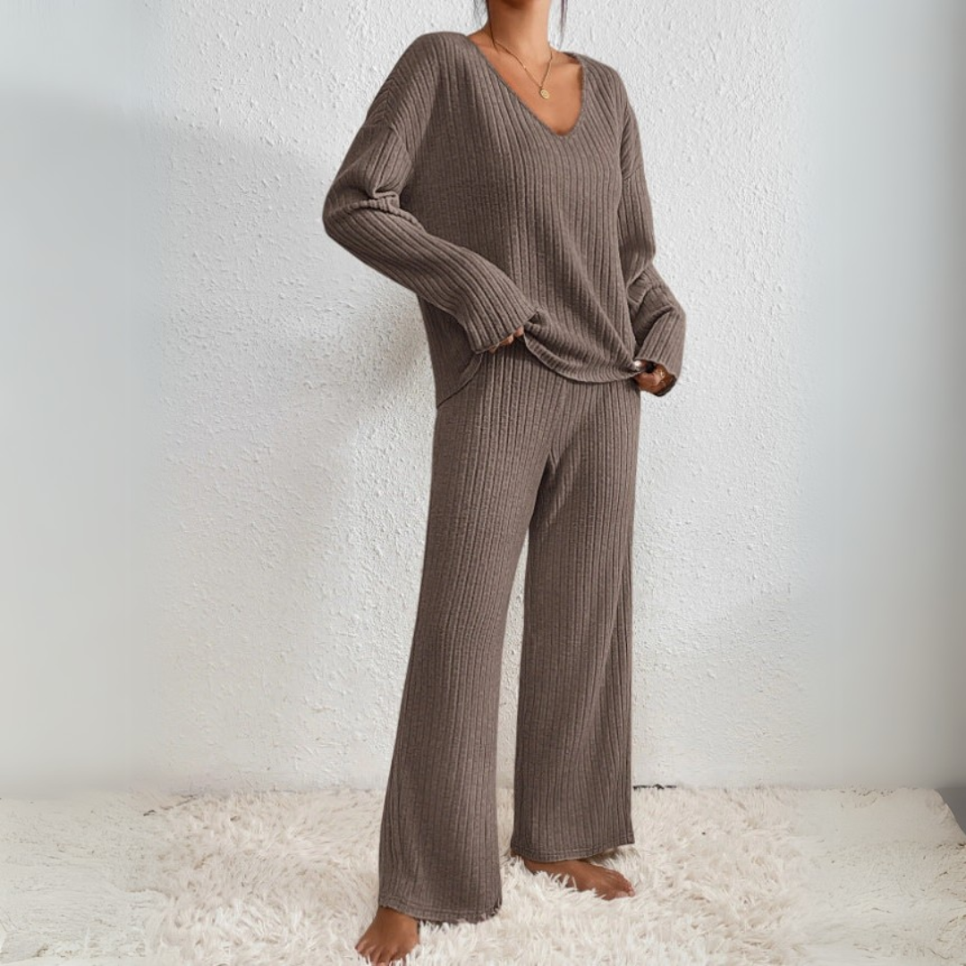 Women's ribbed V-neck jumper and straight-leg trouser set