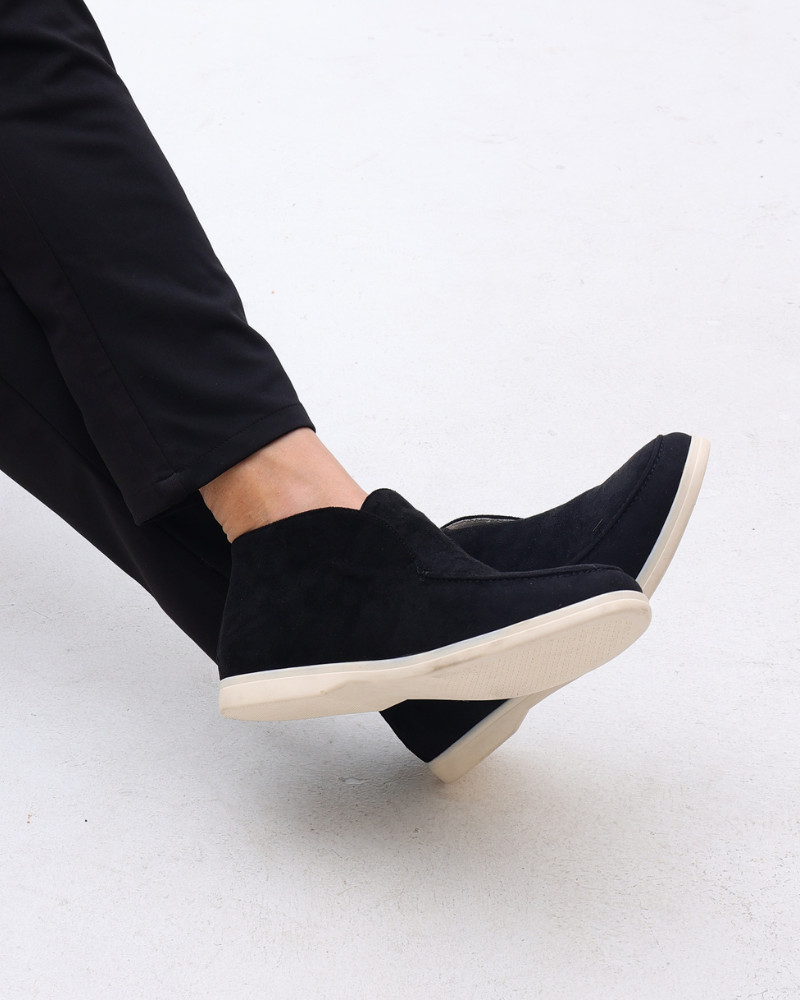 Ankle-height slip-on loafers with round toes and flat soles