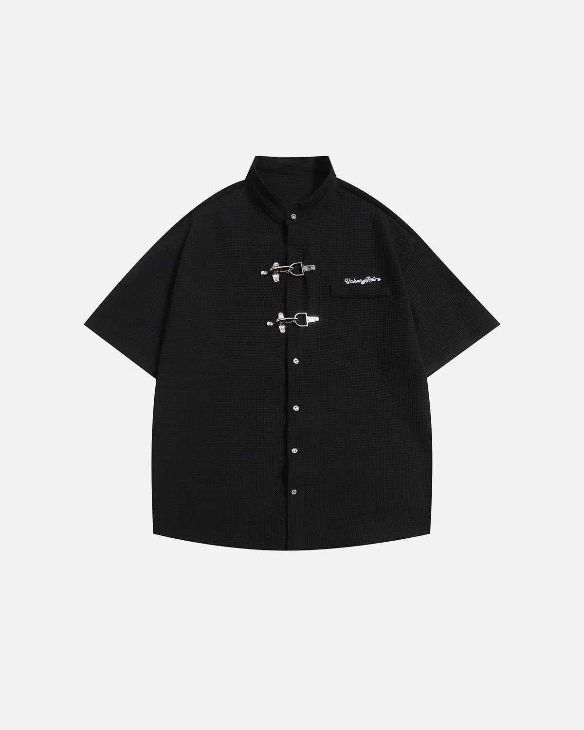 Men's short-sleeve waffle shirt with mandarin collar and metal clasp details
