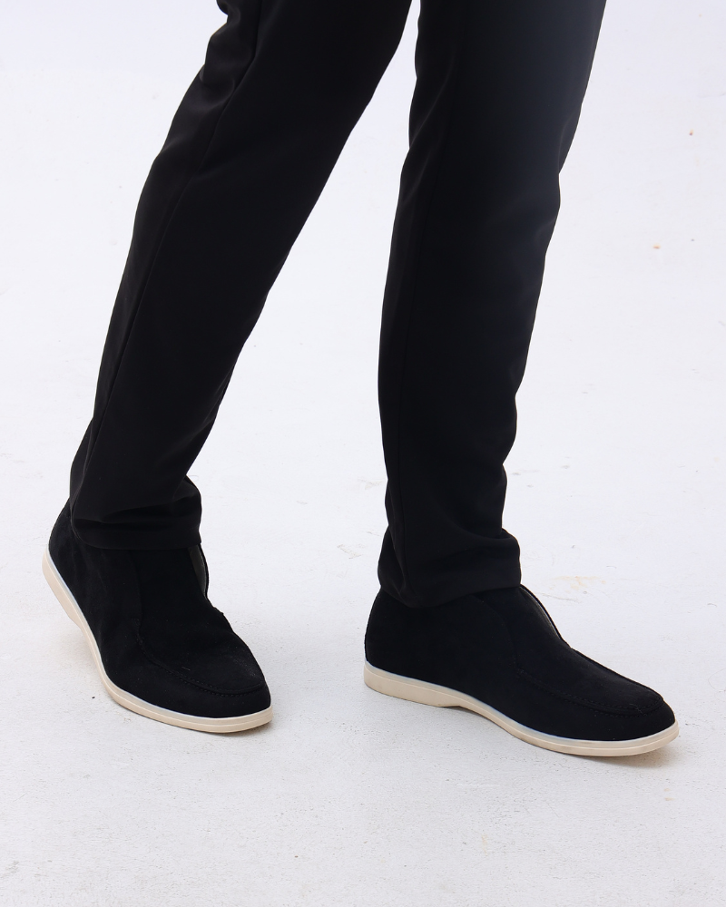 Ankle-height slip-on loafers with round toes and flat soles