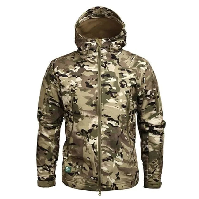 Men's hooded camouflage parka with long sleeves and zip fastening