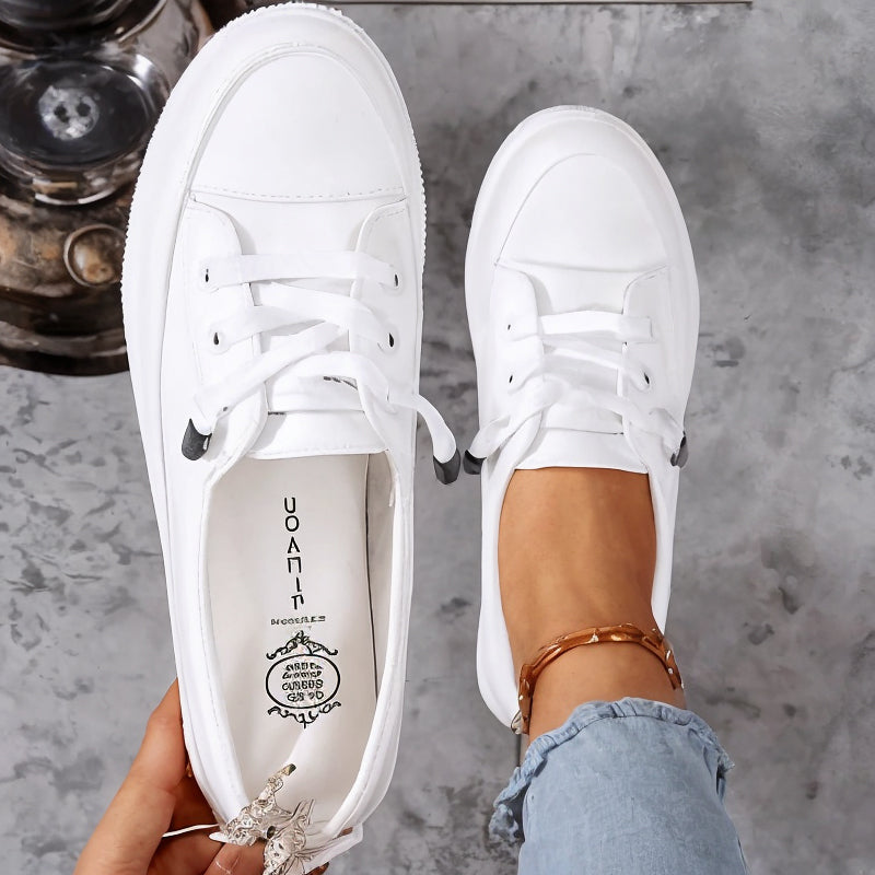 Women's plain low-top lace-up trainers with round toes and flat ridged soles