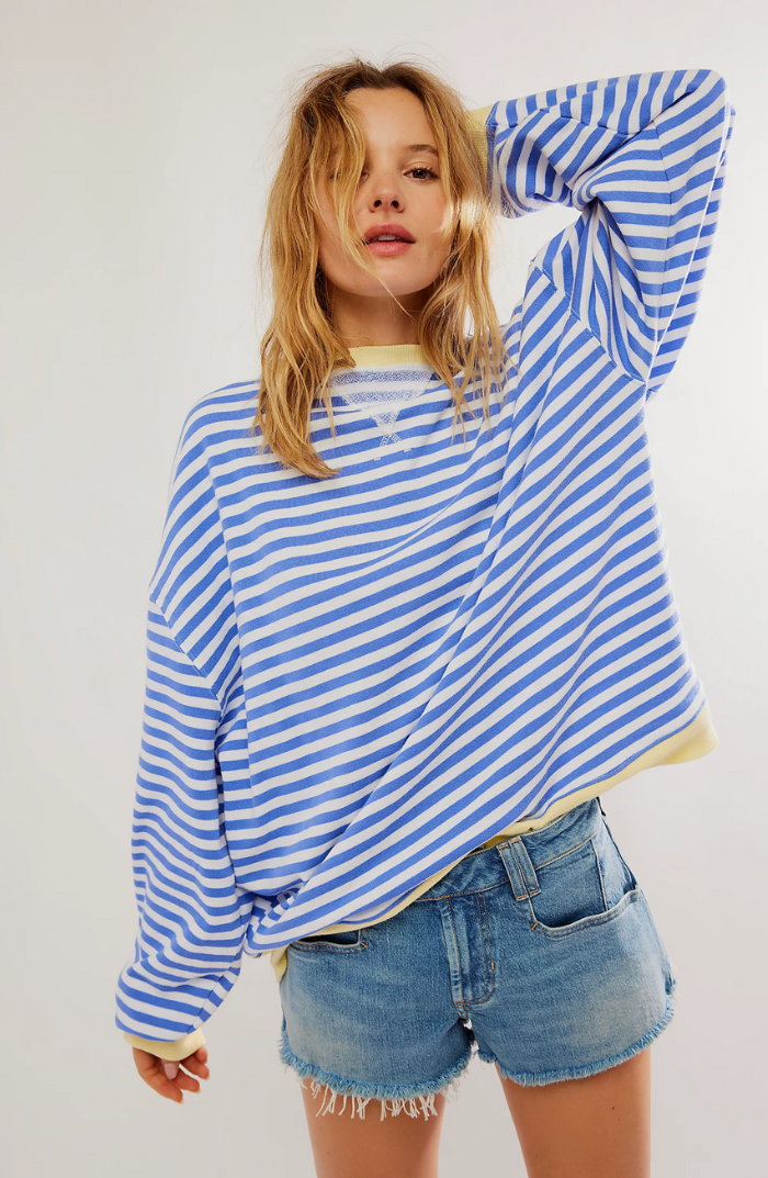 Women's oversized striped sweatshirt with crew neck and long sleeves