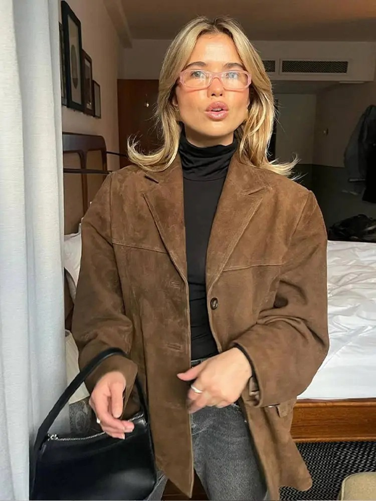 Women's brown oversized blazer jacket with notched lapels and long sleeves