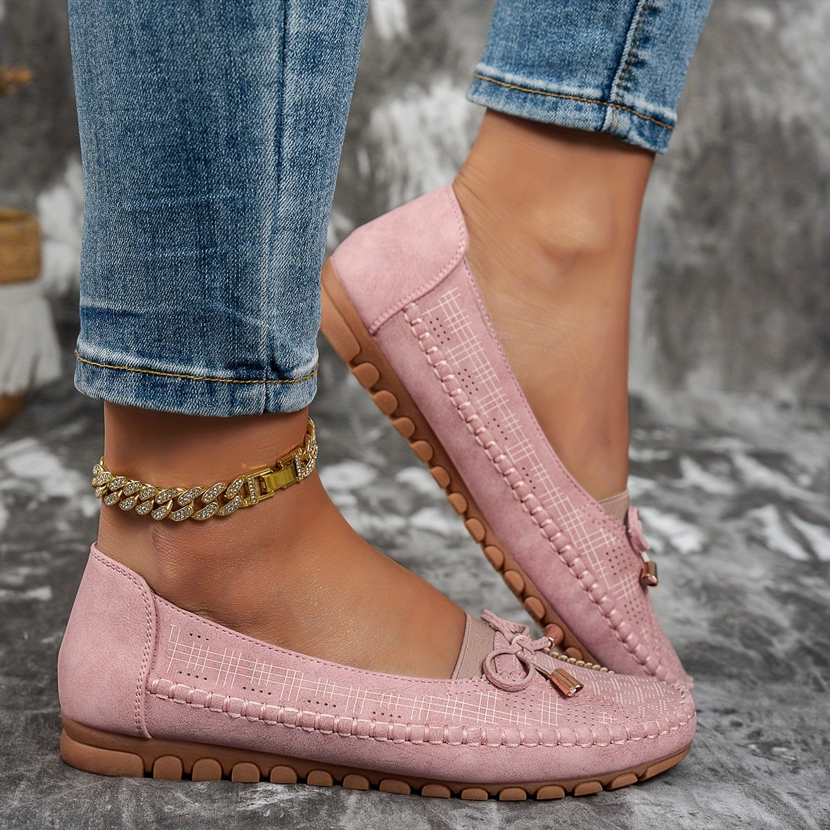 Women's textured loafers with bow ties and flat soles