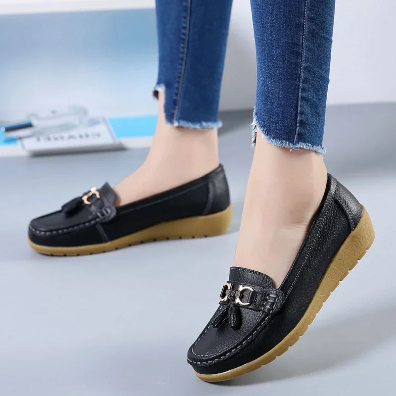 Women's slip-on loafers with tassels, metal ornaments and flat gum-coloured soles