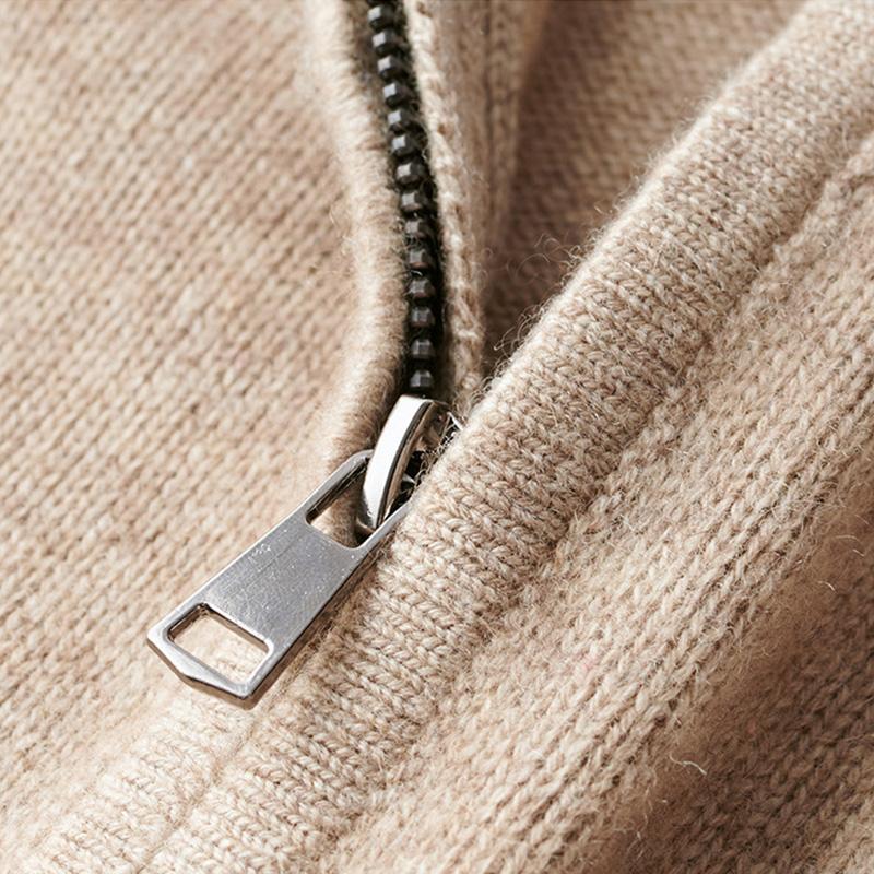 Men's long-sleeved quarter-zip jumper with a raised stand collar