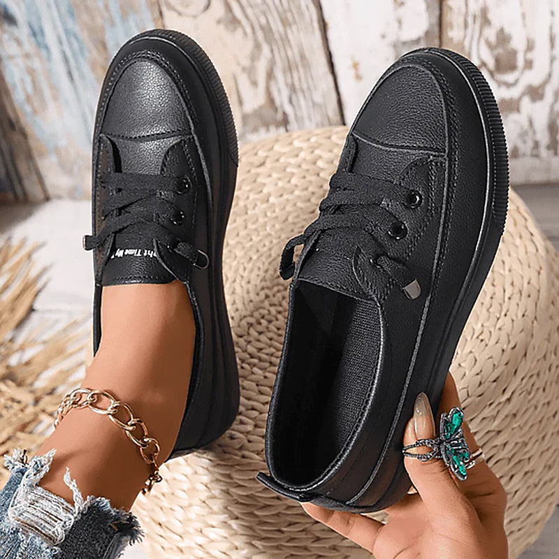 Women's plain low-top lace-up trainers with round toes and flat ridged soles