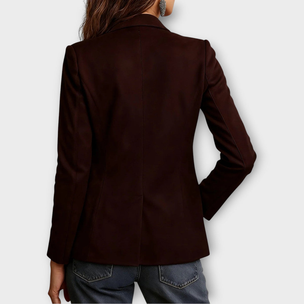 Women's vintage blazer with notched lapels, long sleeves and patch pockets