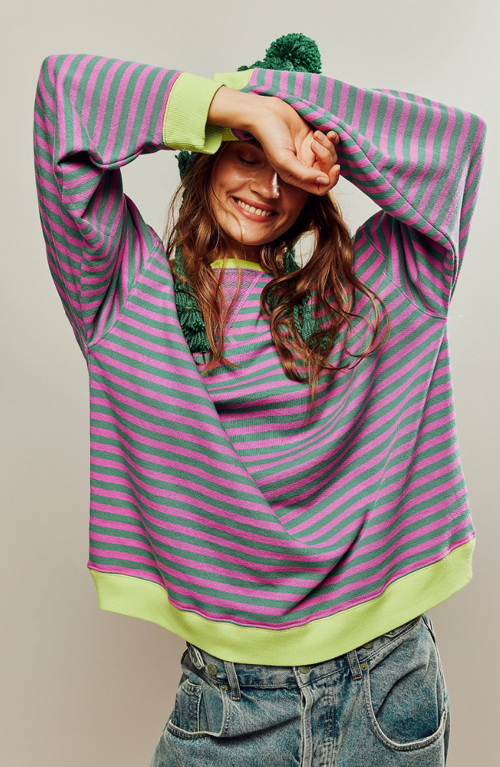 Women's oversized striped sweatshirt with crew neck and long sleeves