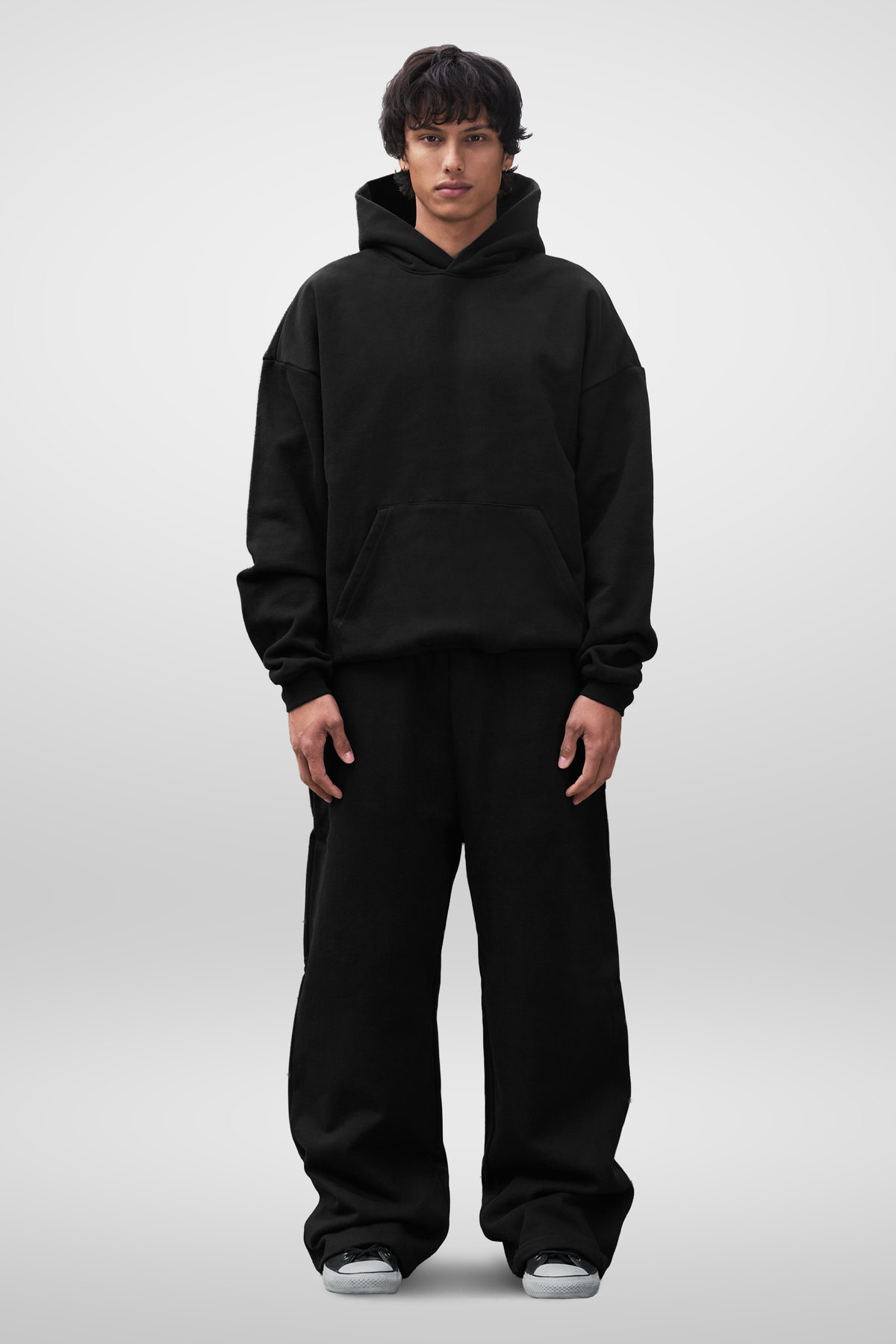 Men's plain black oversized pullover hoodie with hood and kangaroo pocket