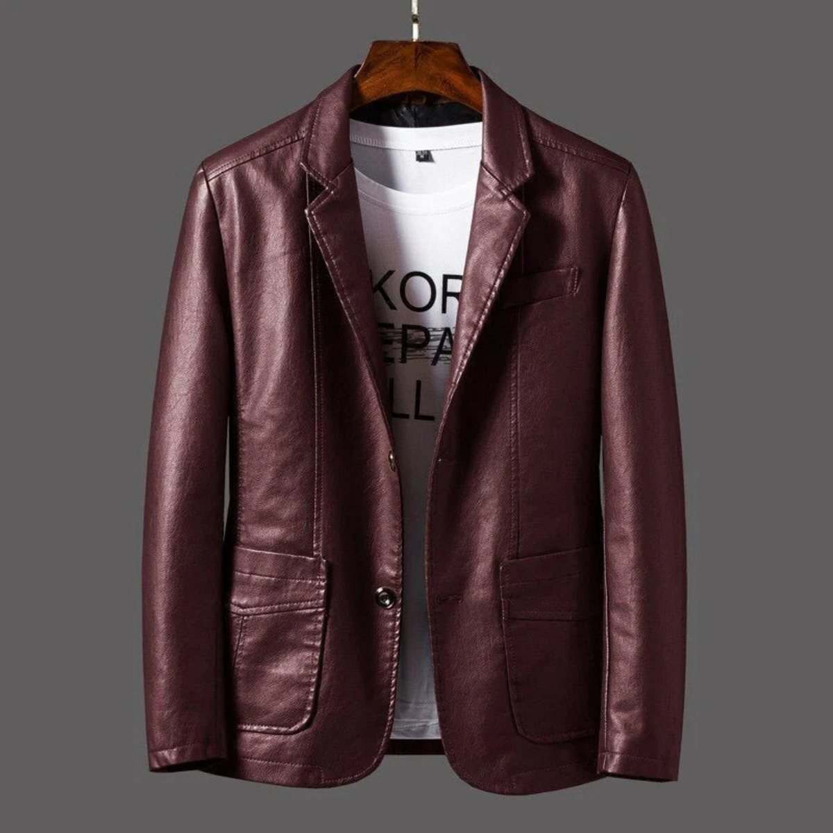 Men's fitted blazer jacket with notched lapels, long sleeves and patch pockets
