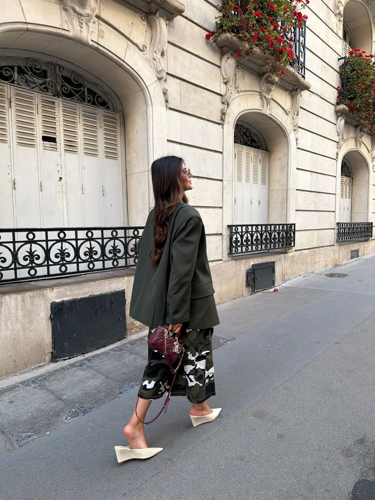Women's deep green relaxed blazer with notched lapels and long sleeves