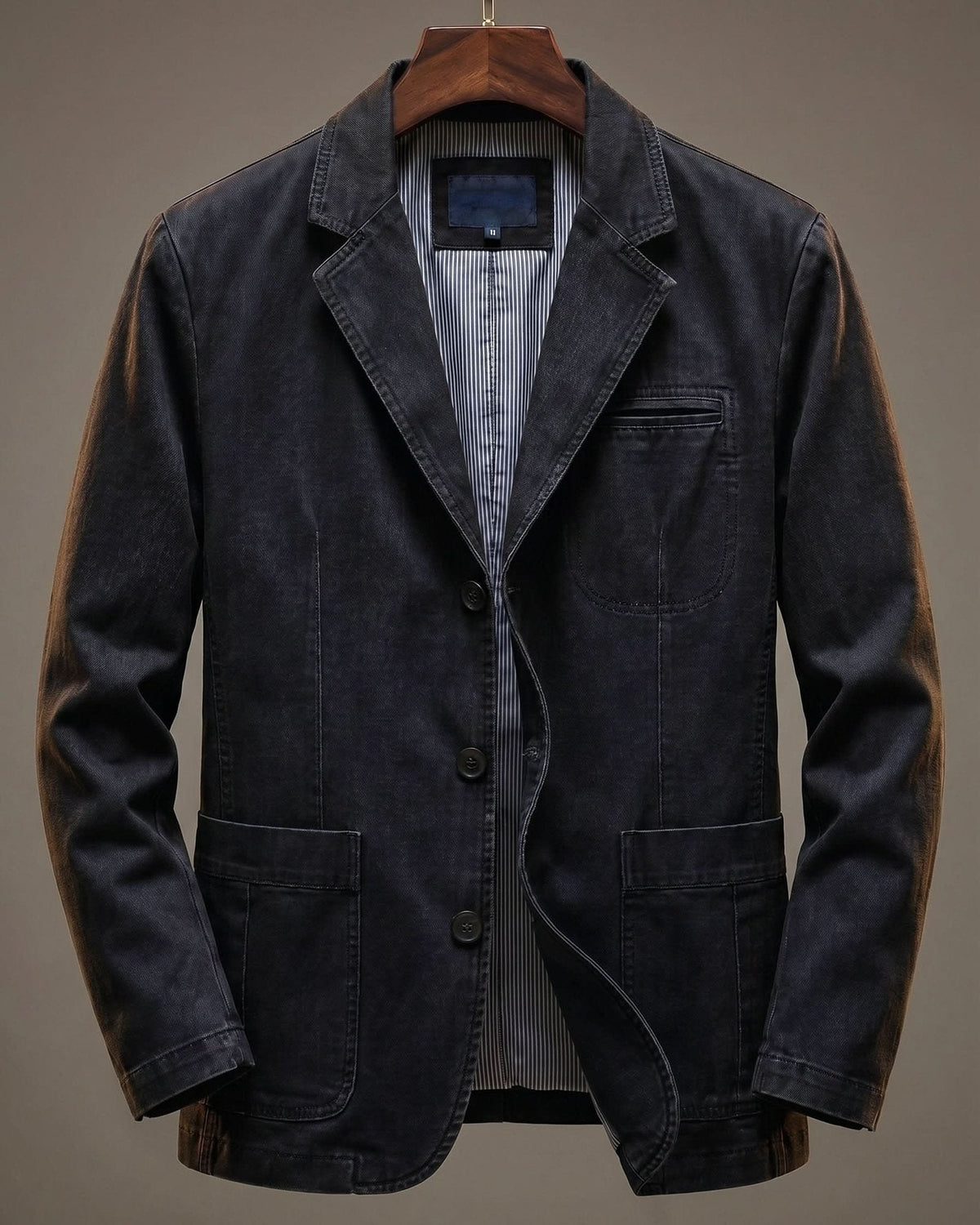 Men's washed blazer with notched lapels, button fastening and patch pockets