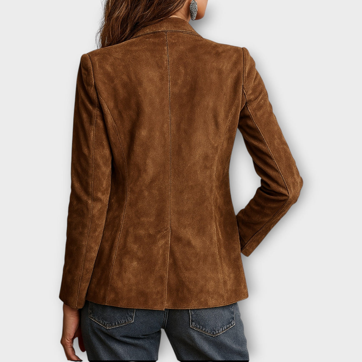 Women's vintage blazer with notched lapels, long sleeves and patch pockets