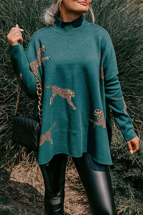 Women's relaxed leopard print sweatshirt with mock neck, long sleeves and split hem