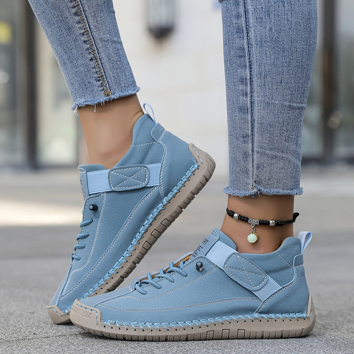 Women's lace-up high-top trainers with ankle strap and stitched panels