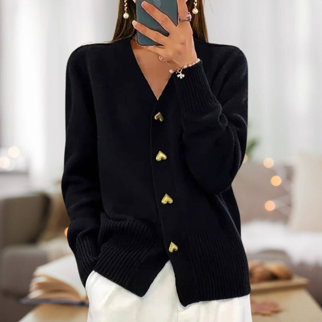 Women's V-neck cardigan with heart-shaped buttons, long sleeves and front pockets