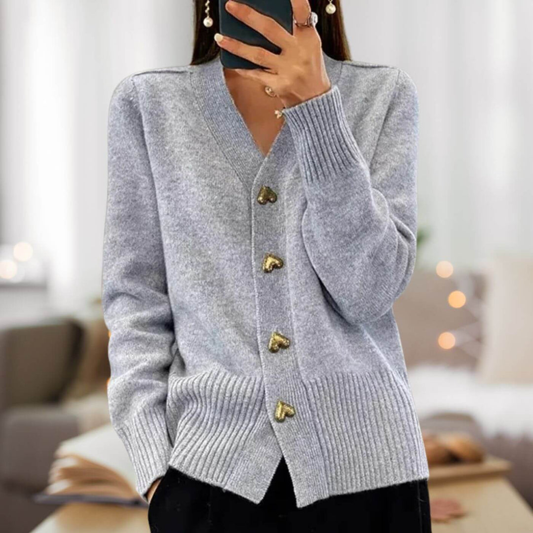 Women's V-neck cardigan with heart-shaped buttons, long sleeves and front pockets