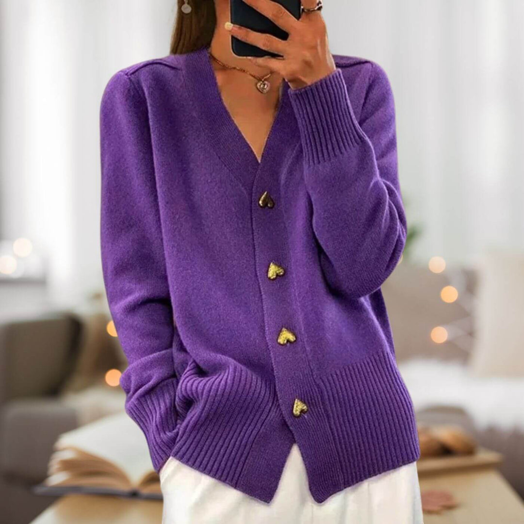Women's V-neck cardigan with heart-shaped buttons, long sleeves and front pockets
