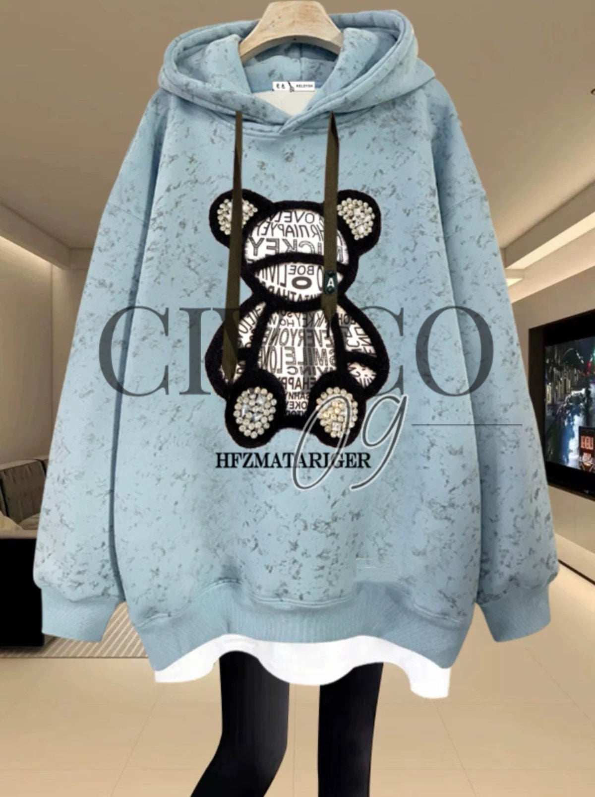 Women's oversized hooded sweatshirt with bear graphic, long sleeves and ribbed trims